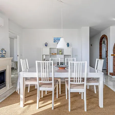 Apartment 2 Bedroom Stunning In *