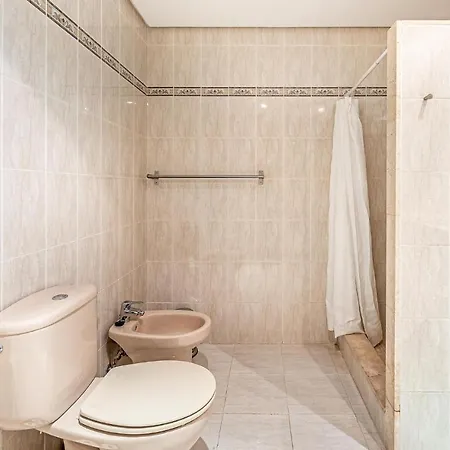 2 Bedroom Stunning In Apartment *