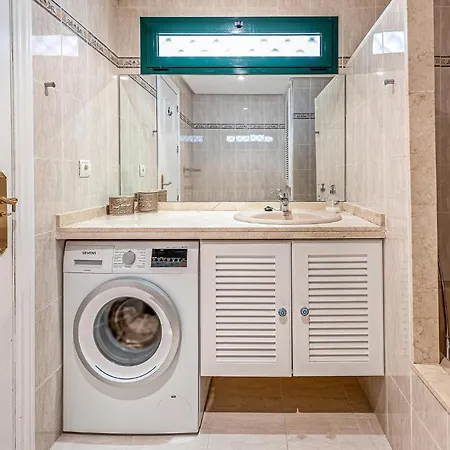 2 Bedroom Stunning In *